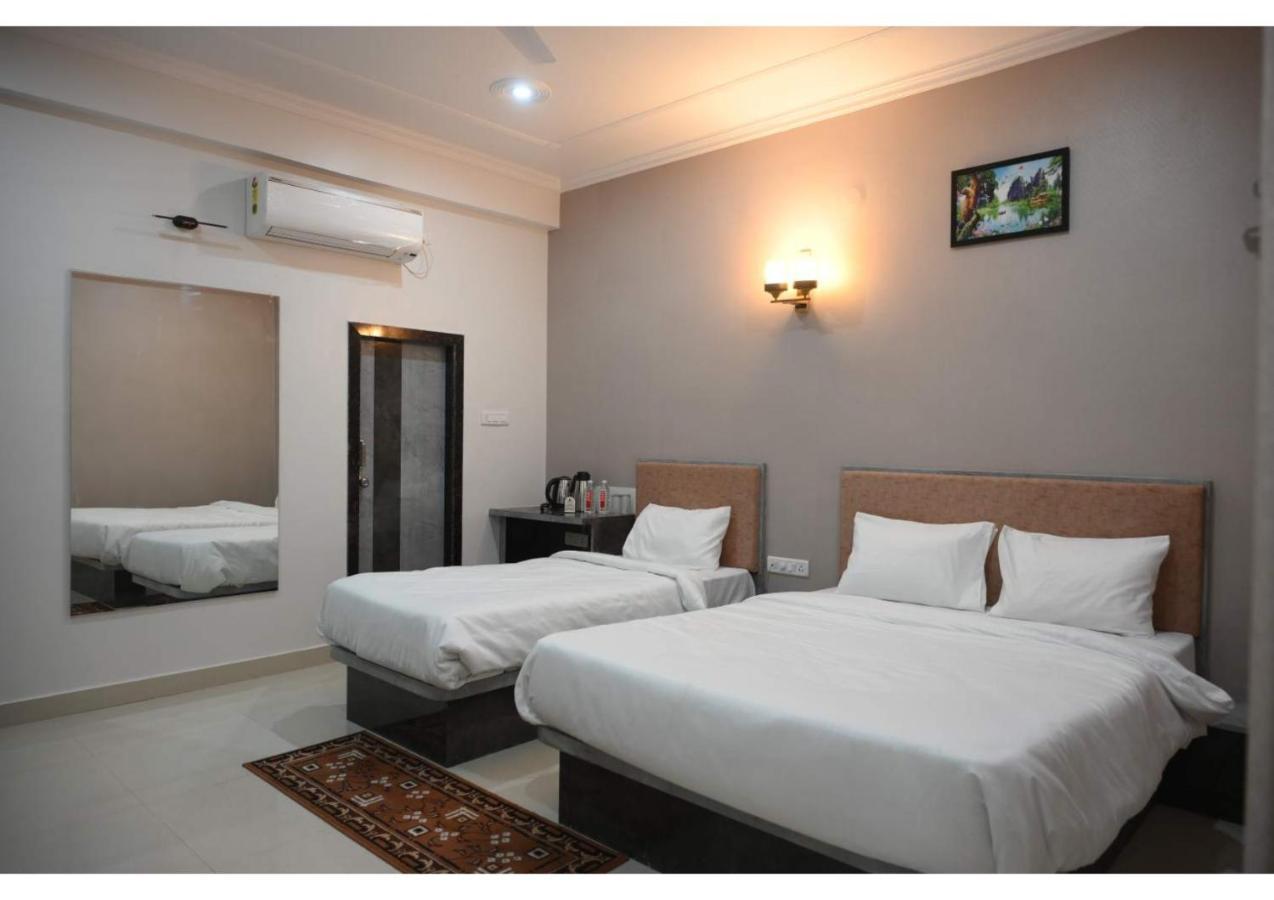 Hotel Ganga Kaveri พาราณสี ภายนอก รูปภาพ