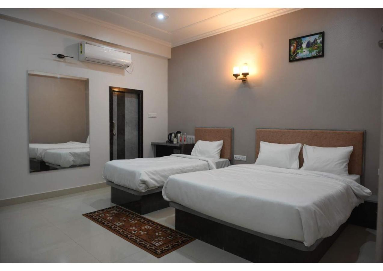Hotel Ganga Kaveri พาราณสี ภายนอก รูปภาพ